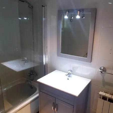 Casa Maximo En Con Patio Y Aparcamiento Vigo