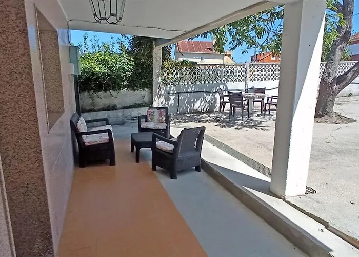 Casa Maximo En Con Patio Y Aparcamiento Vigo